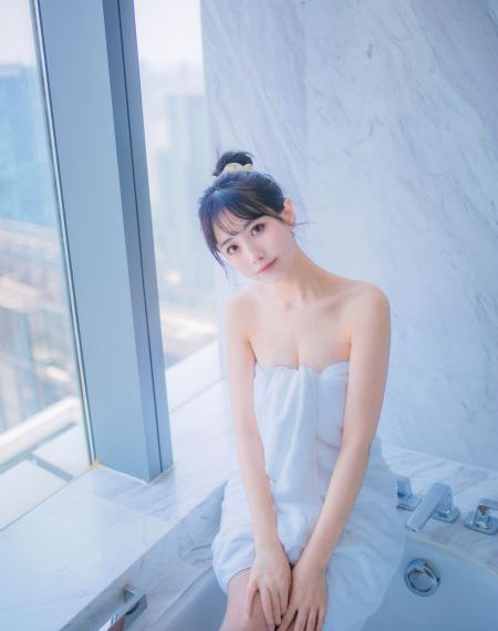 女朋友闺蜜奶好大下面好紧视频